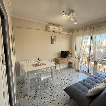 T2 A Canet Plage, Climatisation, Balcon, 50 M De La Plage Апартаменты *