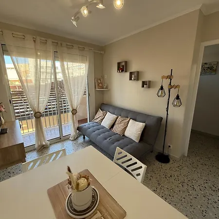 Διαμέρισμα T2 Climatise Avec Balcon A 50 M De La *